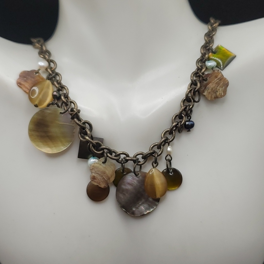 Mother of pearl shell dangle necklace N3325